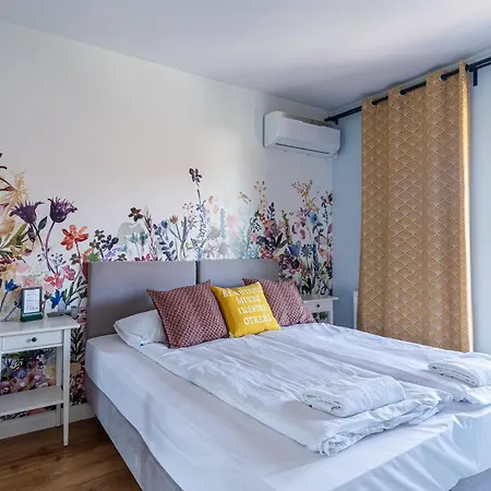 Grand - Waterlane Island * Gdansk