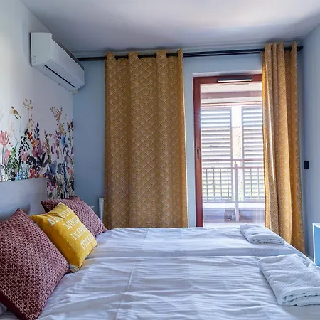 Grand - Waterlane Island Apartment